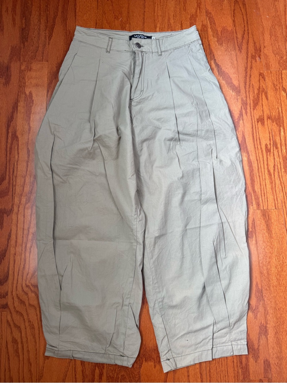 Vintage Women’s Light Olive Pleated Barrel Casual Pants